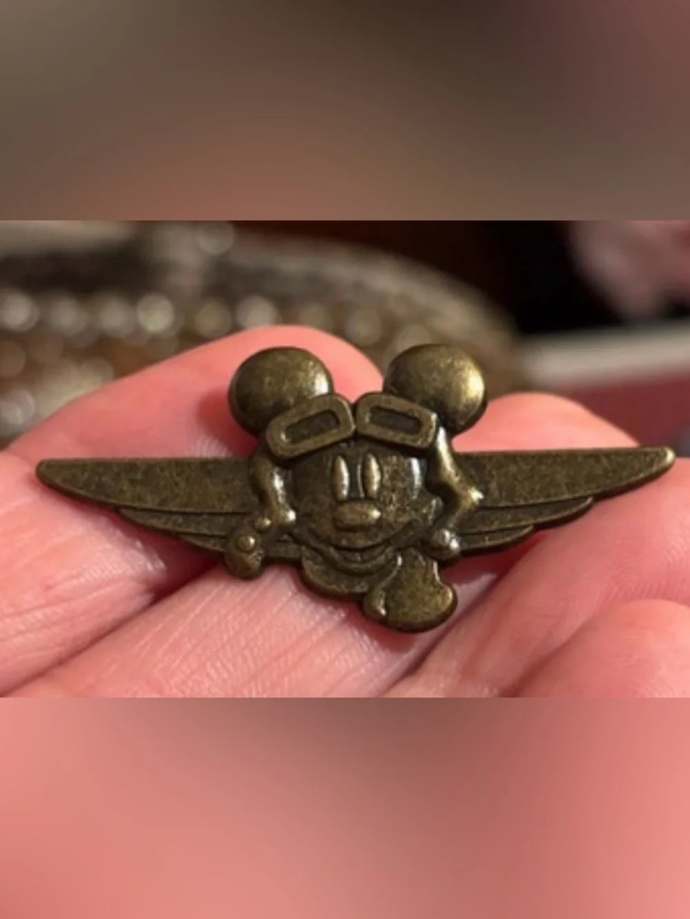 Disney Mickey Mouse Aviator trading pin.